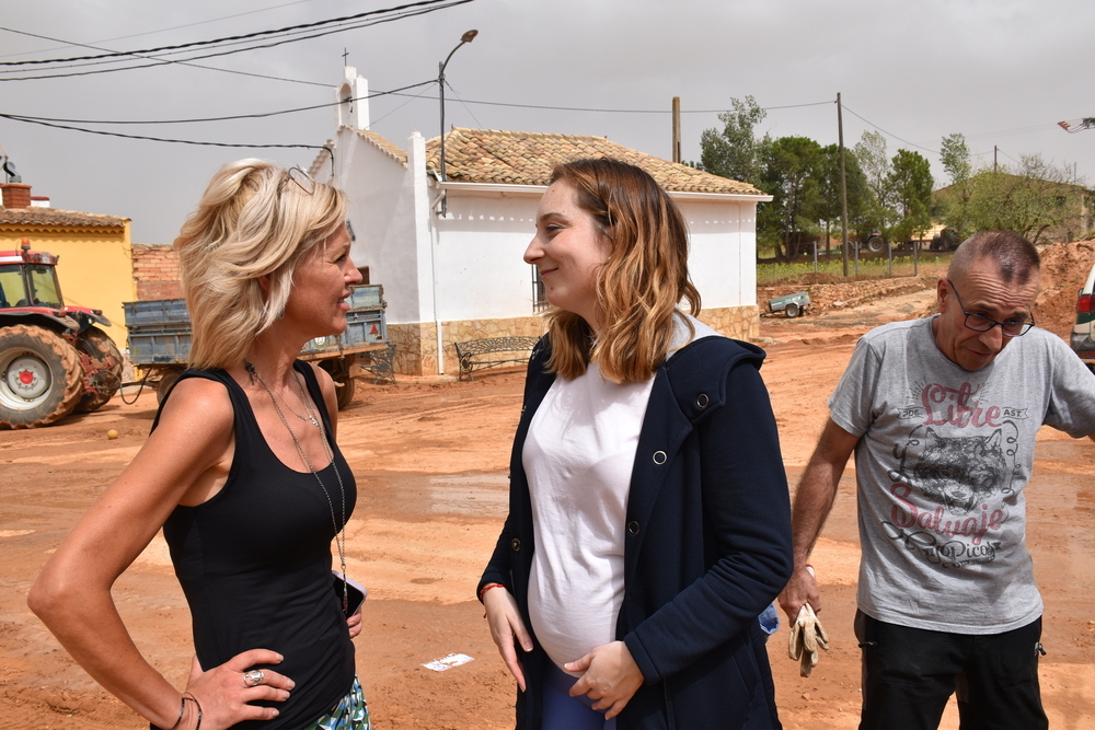 Continúa la labor de limpieza en Buenache de Alarcón tras las inundaciones: INFOCAM y autoridades trabajan para restablecer la normalidad