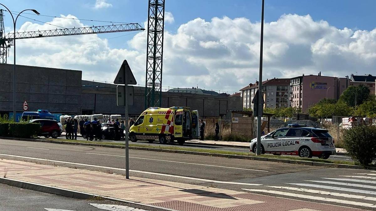 Accidente en la Avenida de la Universidad en dirección al Campus de Vegazana.