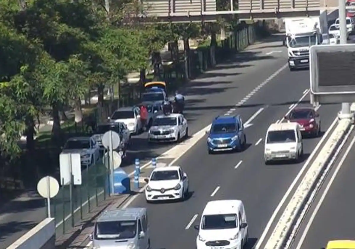 Un accidente de tráfico provoca retenciones en la Avenida Marítima de la capital grancanaria