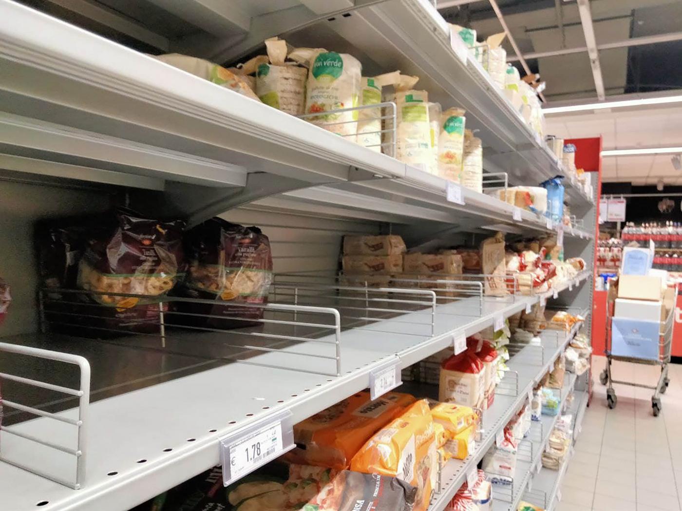 Cinco mujeres detenidas en Sevilla por estafar más de 21.500 euros en un supermercado a través de la manipulación de los datáfonos