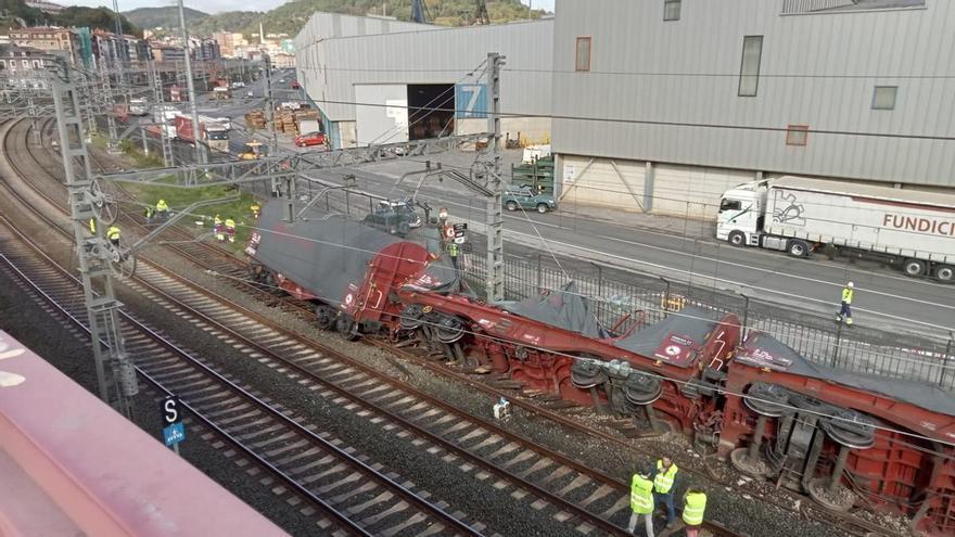 Pasaia: descarrilan cinco vagones de un tren de mercancías