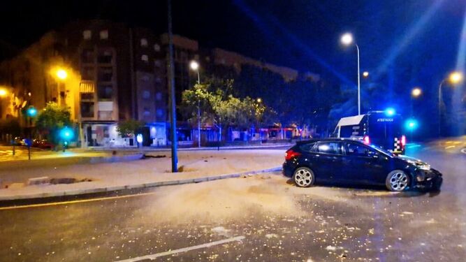 Imagen del coche tras pasar por la rotonda.