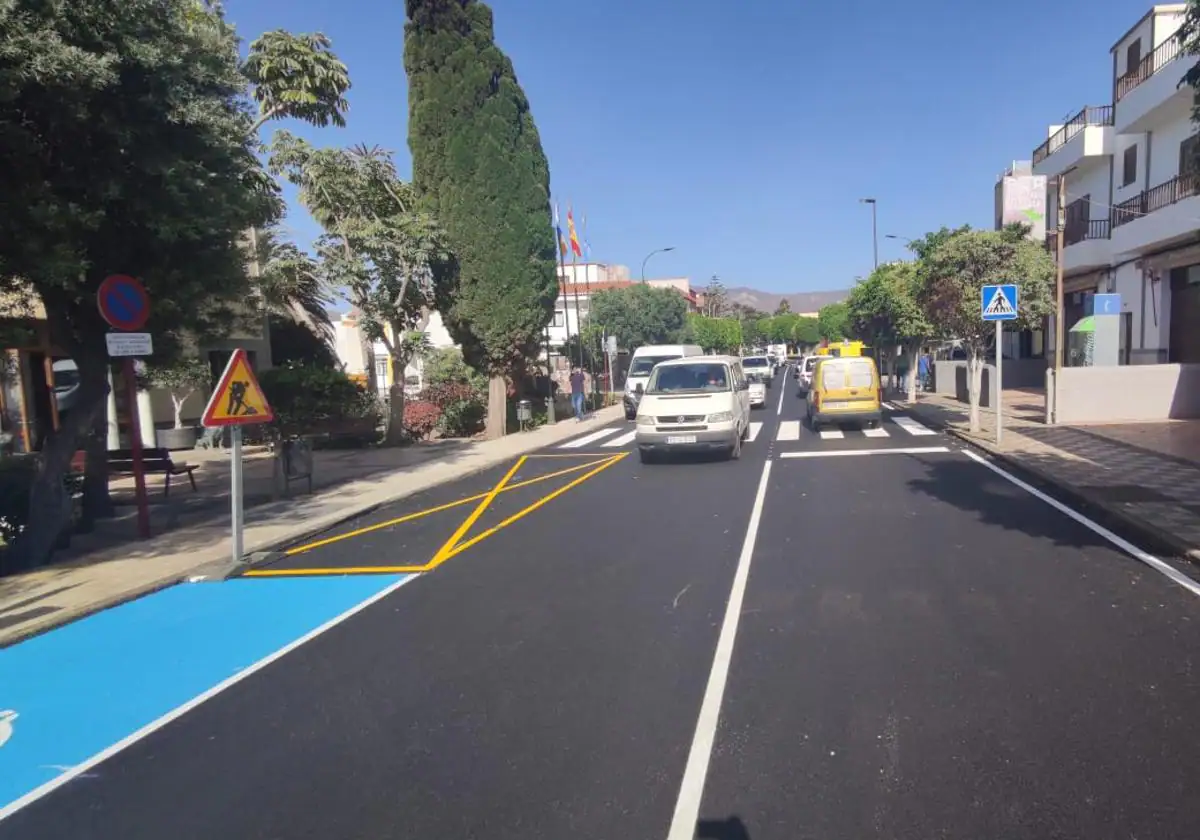 Cuatro heridos al chocar su turismo con una palmera en Agüimes