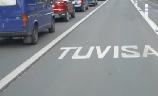 Más usuarios de autobuses de Vitoria tirados en las paradas