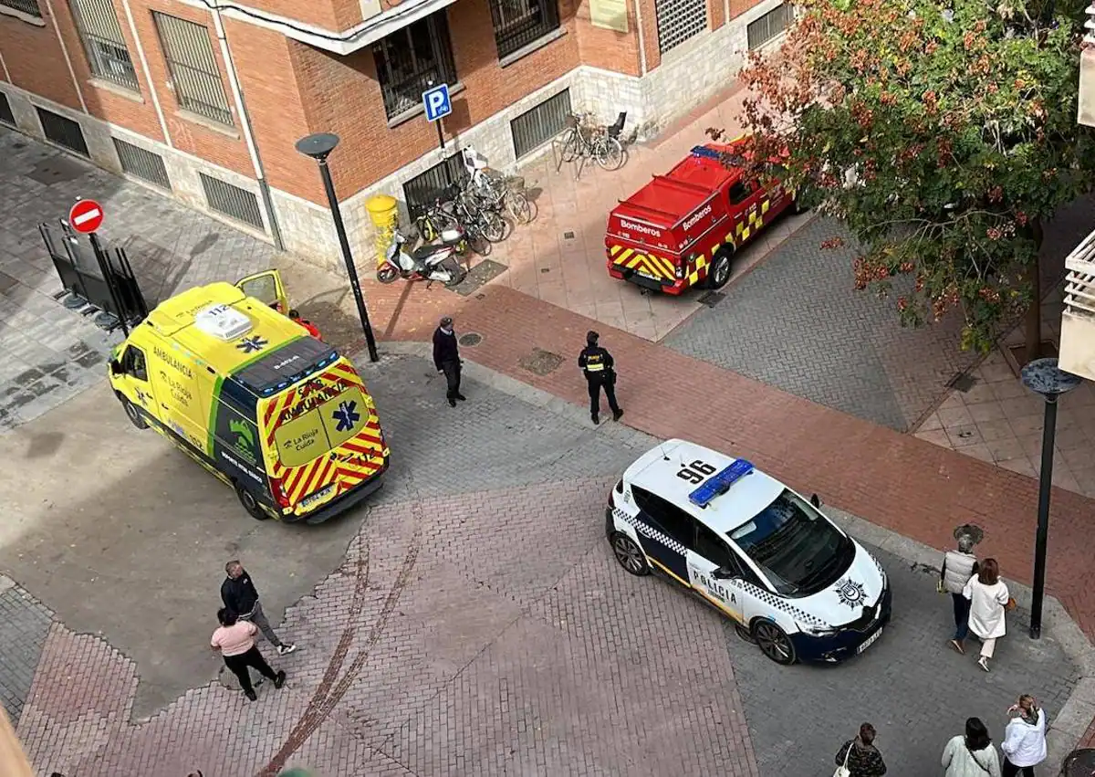 Imagen secundaria 1 - Un escape de gas obliga a desalojar el colegio Adoratrices
