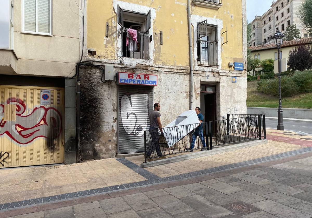 Sucesos Burgos: cierran una de las viviendas okupadas de la calle Emperador