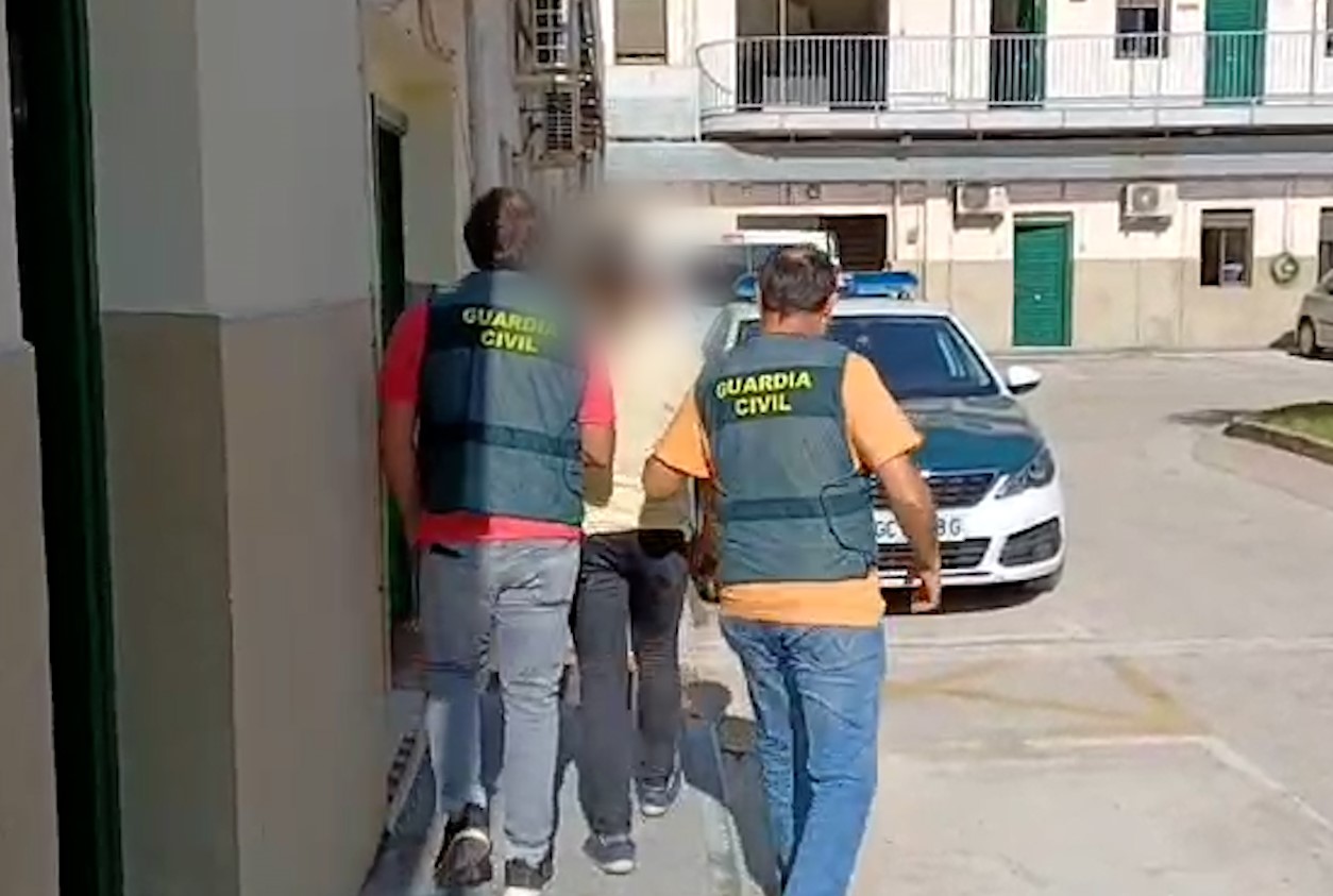 Golpe contra el clan que extorsionaba clientes por contratar prostitutas en Badalona con amenazas y agresiones