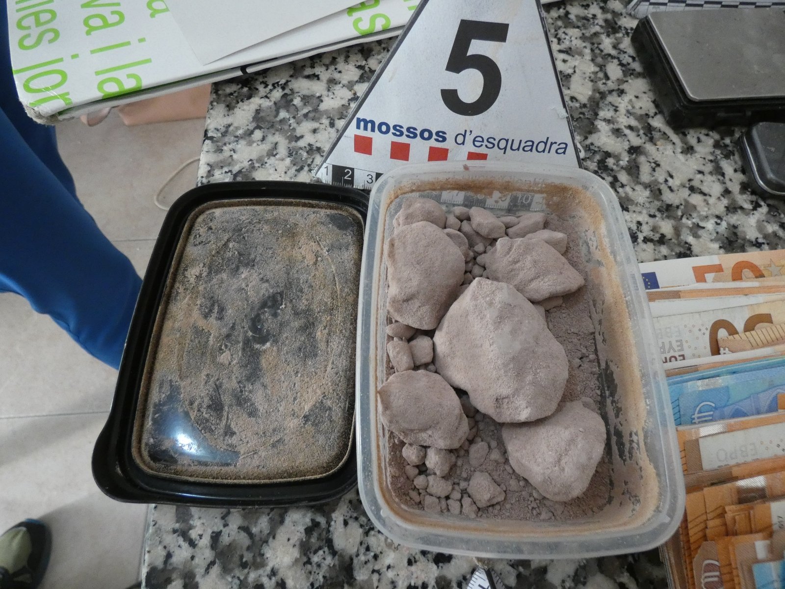Cae un narcoedificio en La Jonquera: cinco pisos llenos de droga para todos los gustos