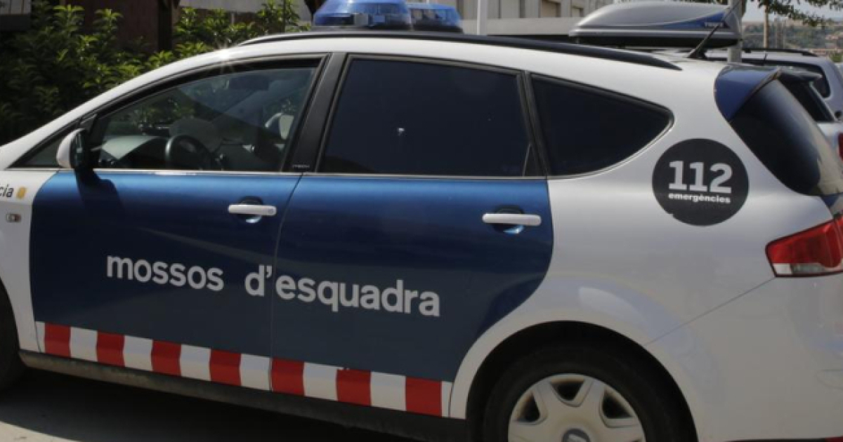 Operativo de los Mossos en la Jonquera con diez detenidos en un edificio donde se vendía droga desde diferentes pisos