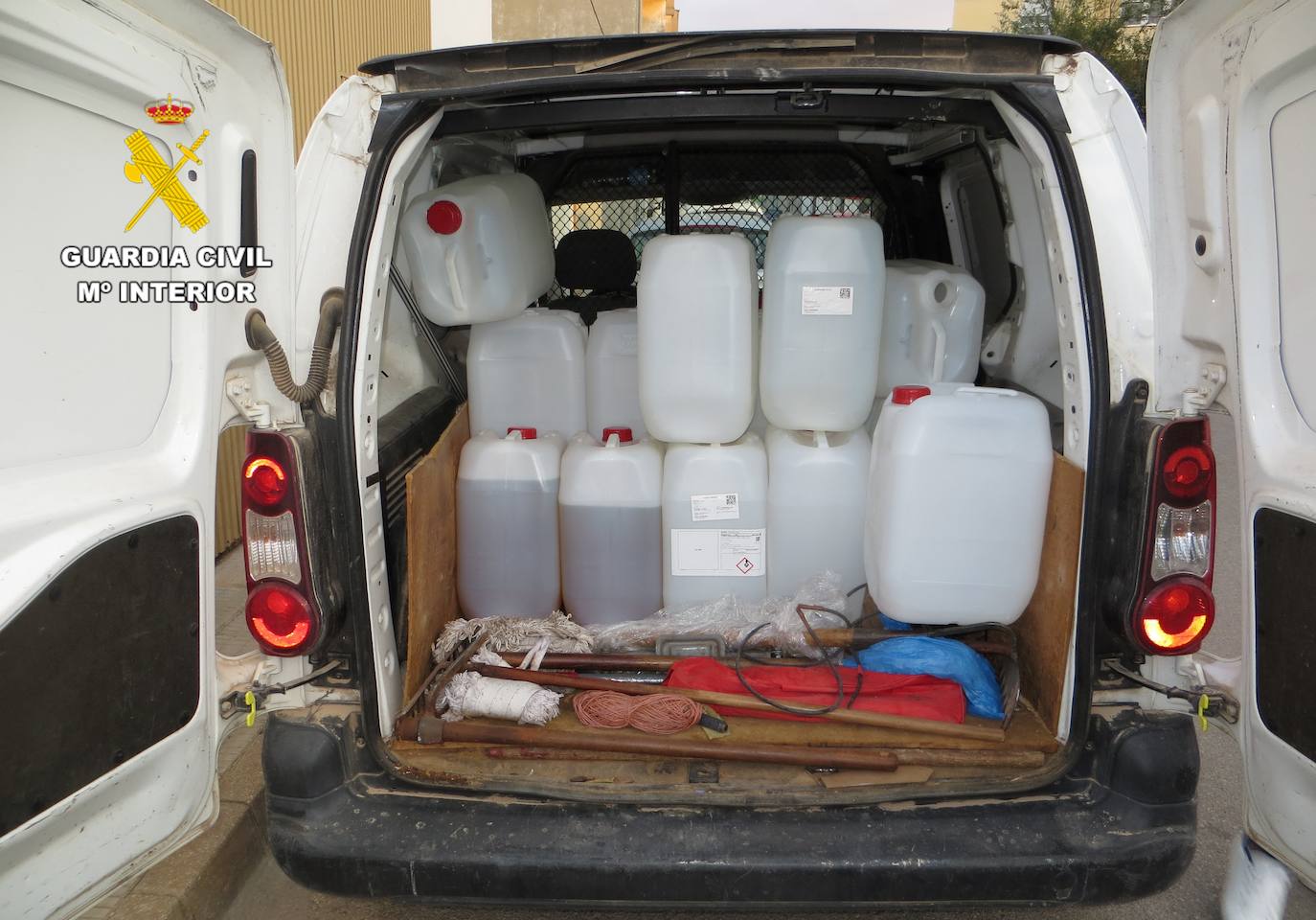 Dos detenidas por sustraer gasolina en 14 estaciones de Alicante y Albacete