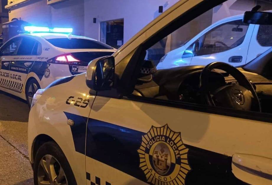Prisión para el hombre que intentó matar a su mujer tirándola por el balcón en Alcoi