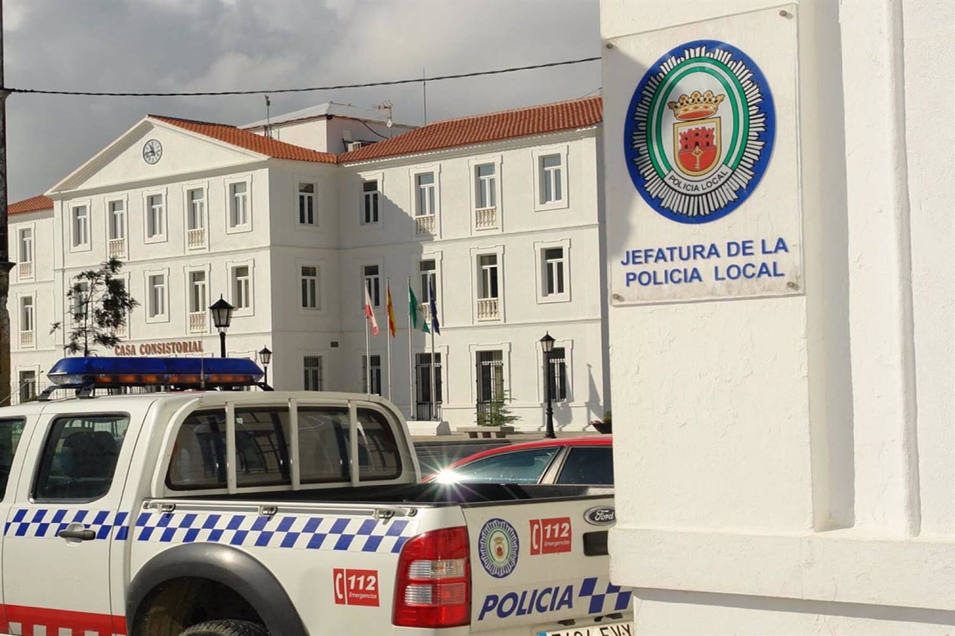 Detenido en San Roque por fugarse de un alto policial y lesionar a un agente al chocar contra su coche ·
