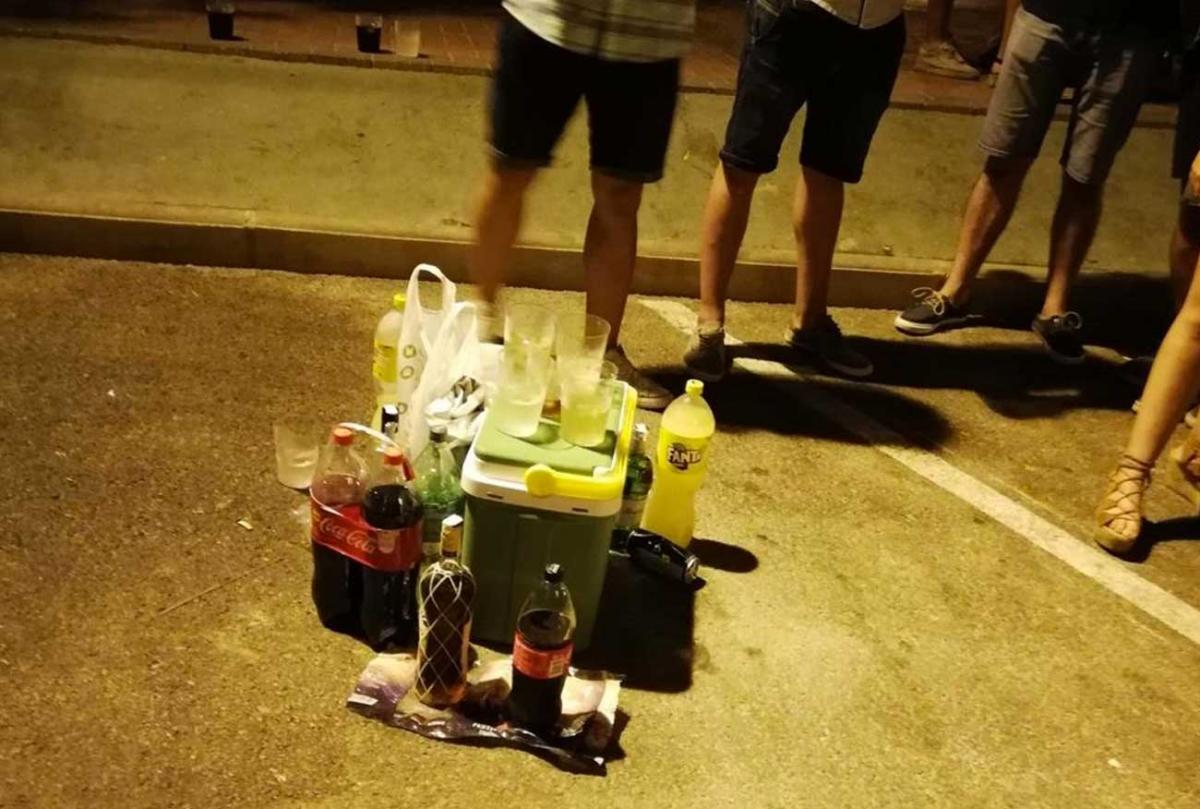 Botellón.  -