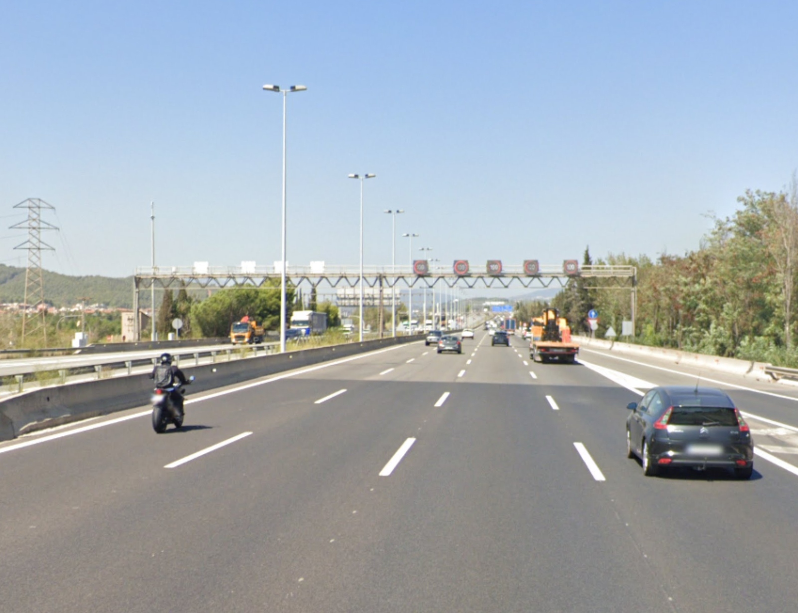 Atropella gravemente a un motorista en Molins de Rei y lo abandona huyendo a pie: detenido