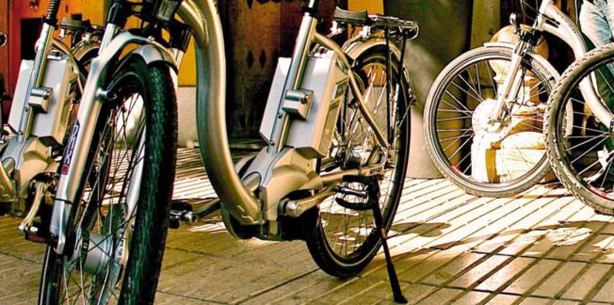 Roban dos bicicletas eléctricas valoradas en miles de euros