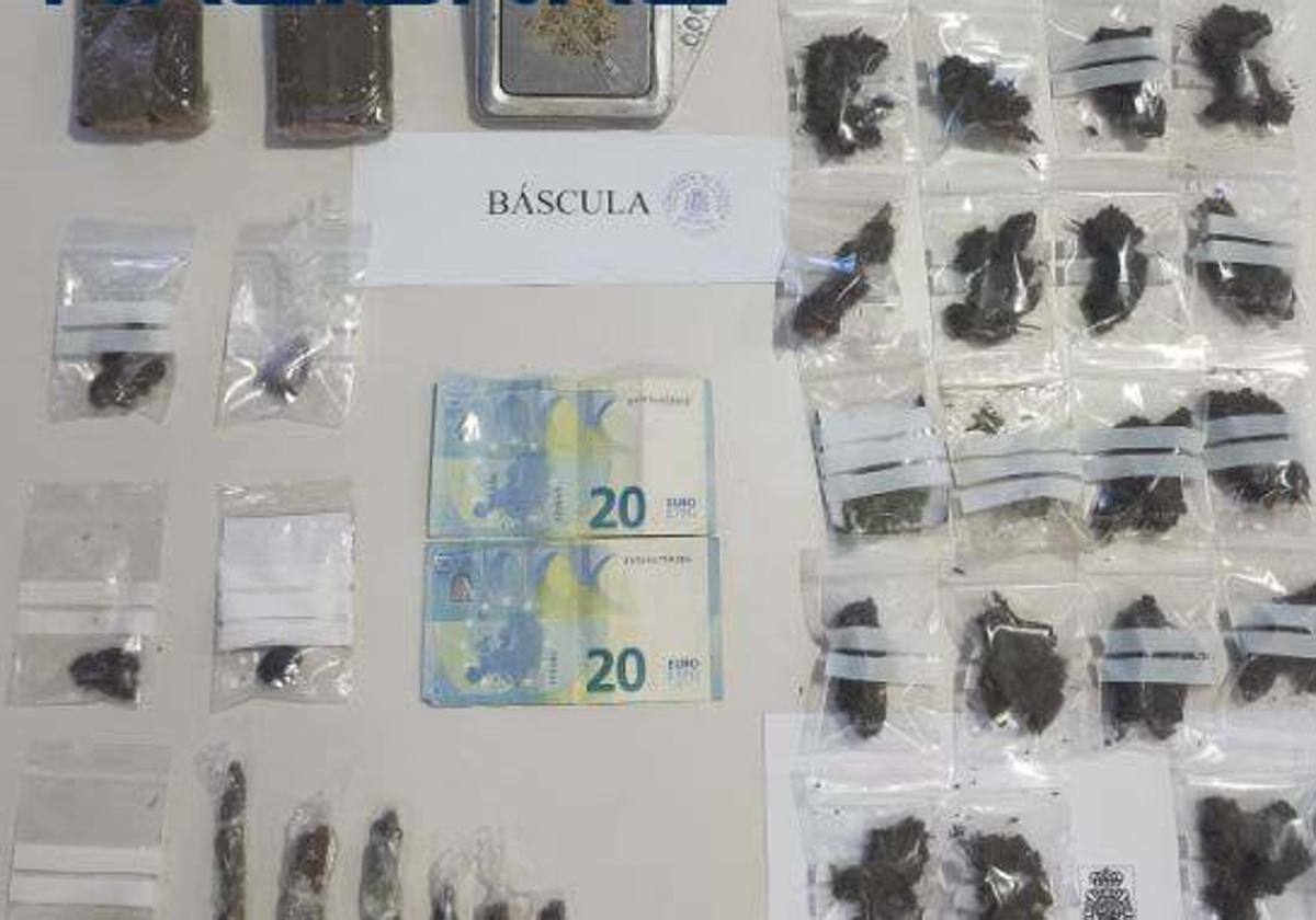 Sucesos: Dos detenidos y desarticulado un punto de venta de drogas en el centro de Cáceres