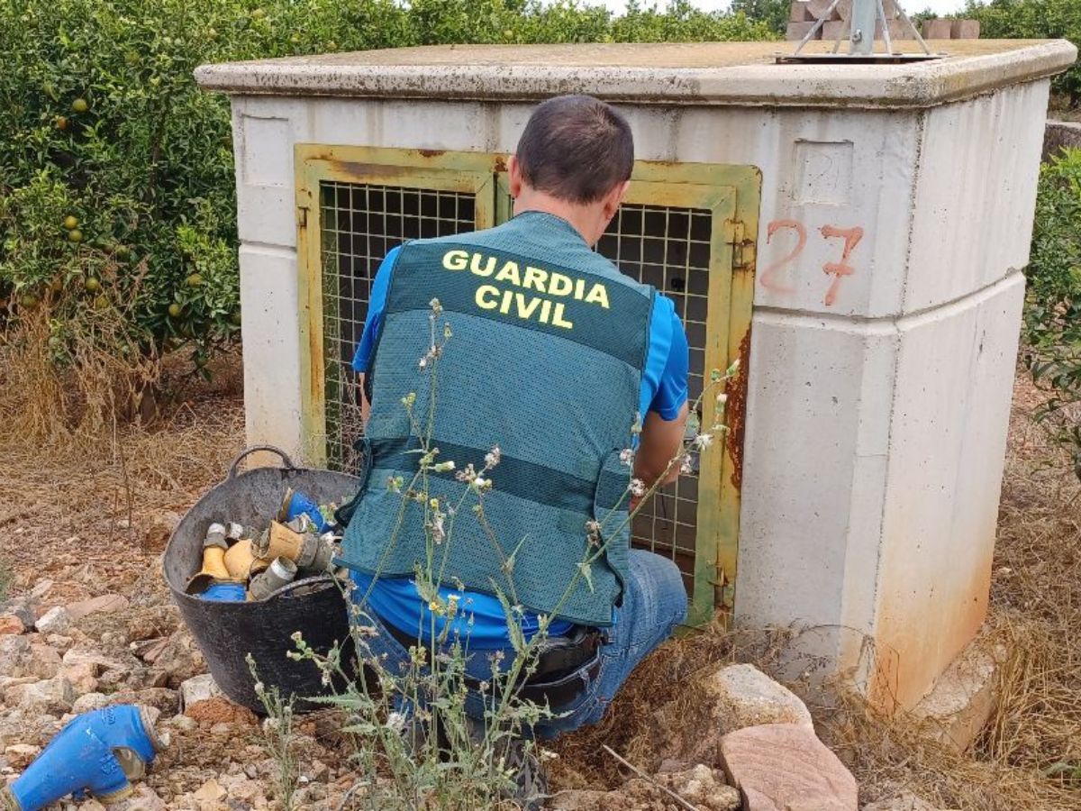Detenidos dos individuos responsables de robos de contadores de riego valorados en 200.000 euros