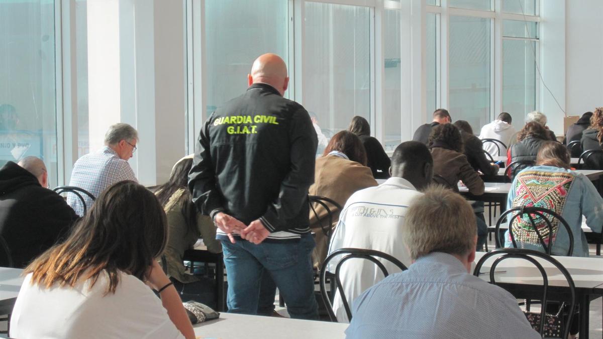 Detenidos por falsedad documental durante examen de recuperación de puntos del carné de conducir en Canarias