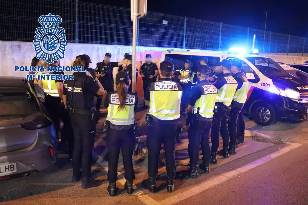 Golpe al tráfico de droga en Alicante: Tres detenidos y dos puntos negros de menudeo desarticulados