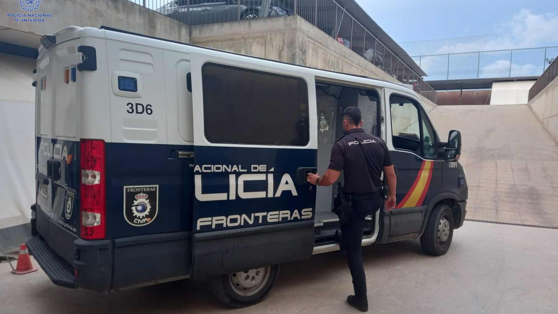 Ingresan en la cárcel dos argelinos por intento de homicidio al robar a un joven en Ibiza