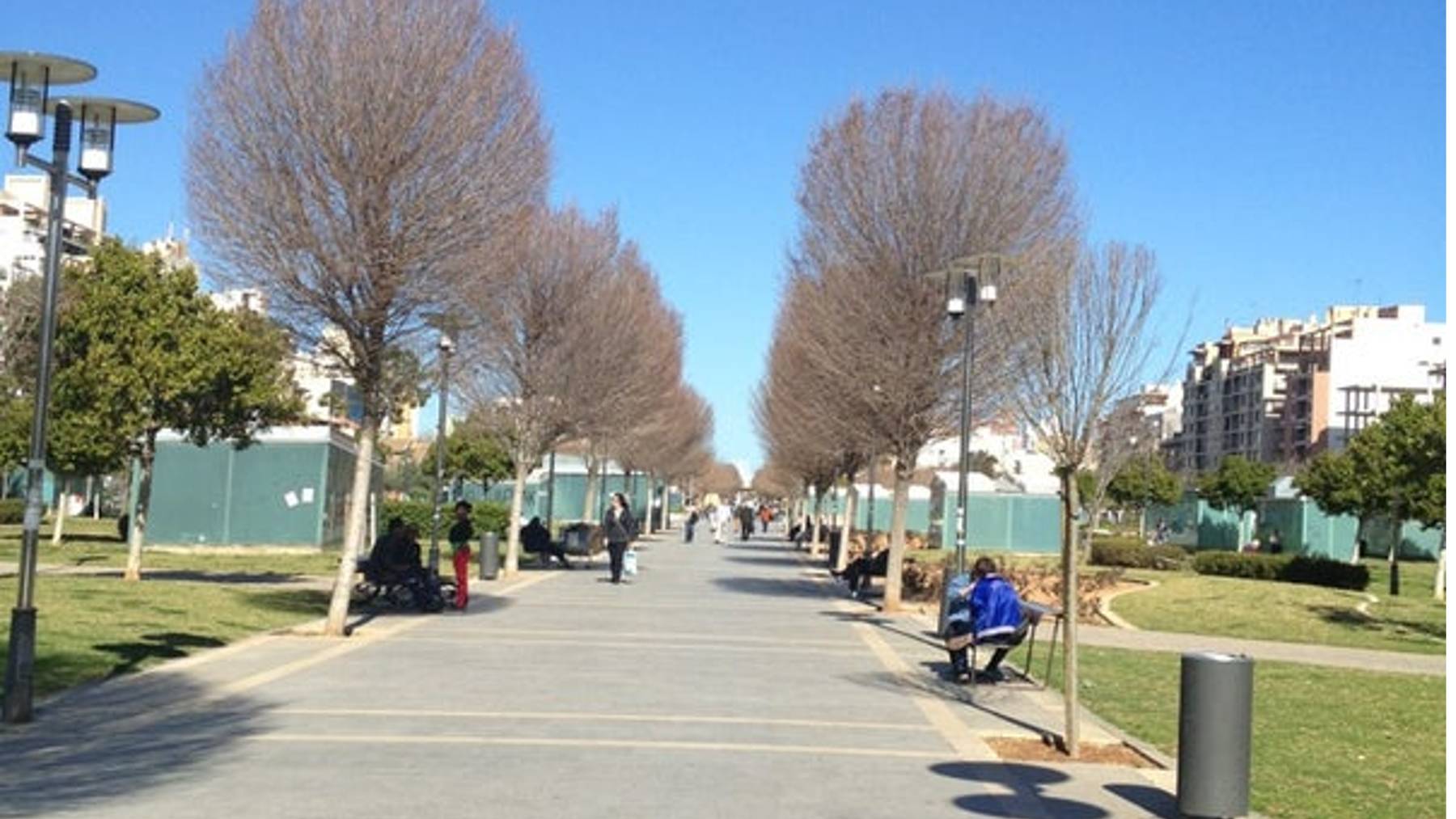 Detenidos dos jóvenes por apuñalar a un indigente para robarle en el Parc de Ses Estacions