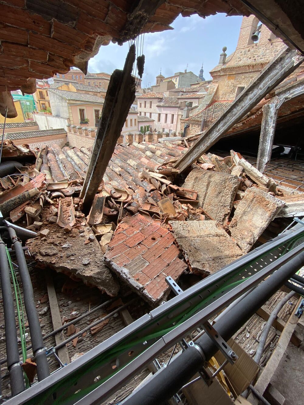 Carmelitas pide ayuda para reconstruir su tejado derruido