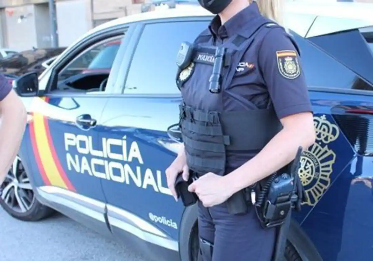 La joven hallada en un arroyo en Málaga presenta golpes en la cabeza