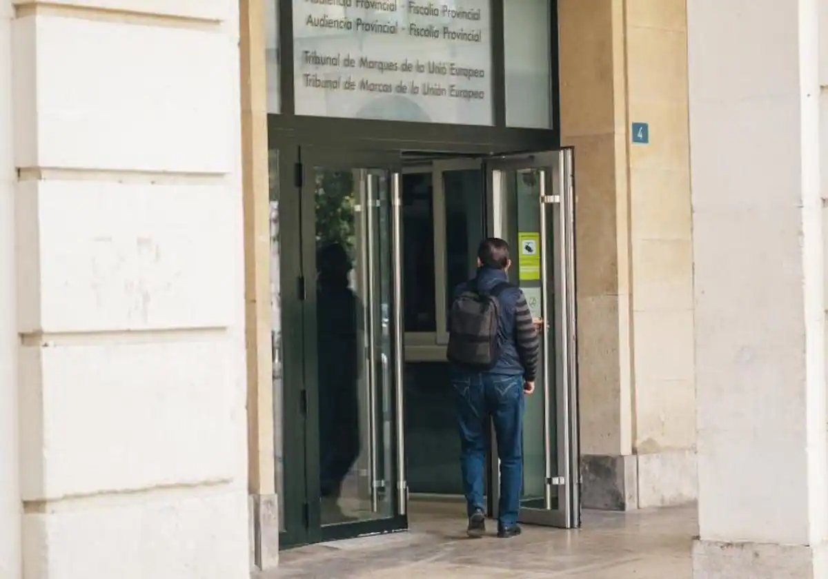 A juicio por intentar violar a una conocida en Alicante tras ofrecerse a llevarle las bolsas de la compra