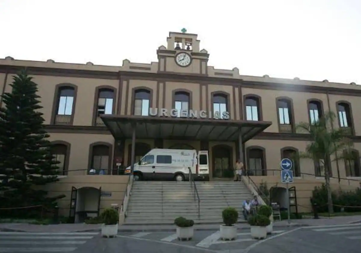 Hospitalizados dos ancianos tras ser asaltados por un joven en la puerta del Civil