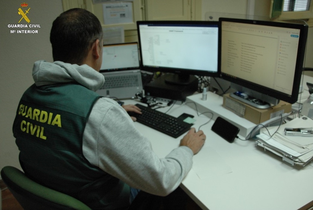 Guardia Civil de Casatejada investiga a dos implicados por hurto, estafa bancaria y falsedad documental en caso de usurpación de estado civil