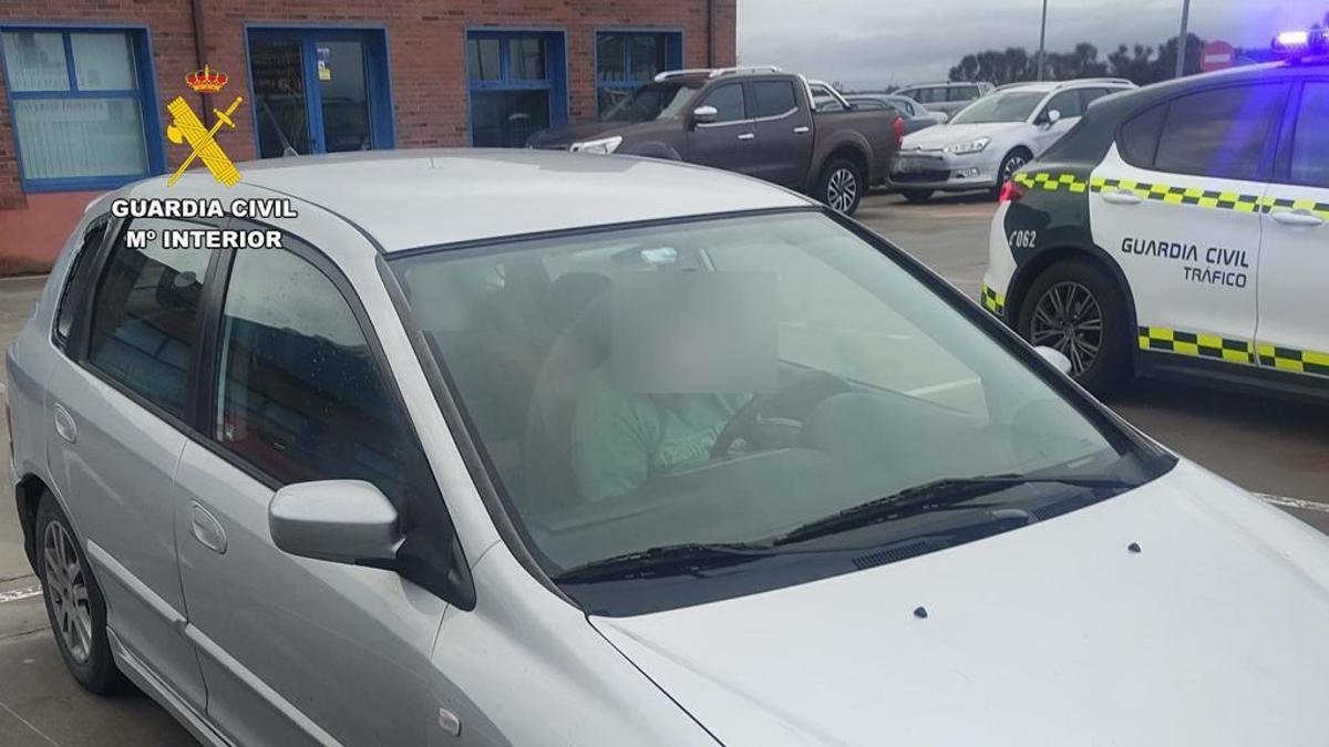 Vehículo interceptado sin un neumático en la AP66 entre León y Asturias