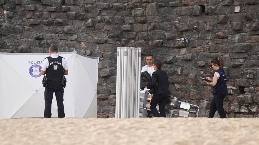 Hallado muerto un joven turista australiano en la playa de Ondarreta