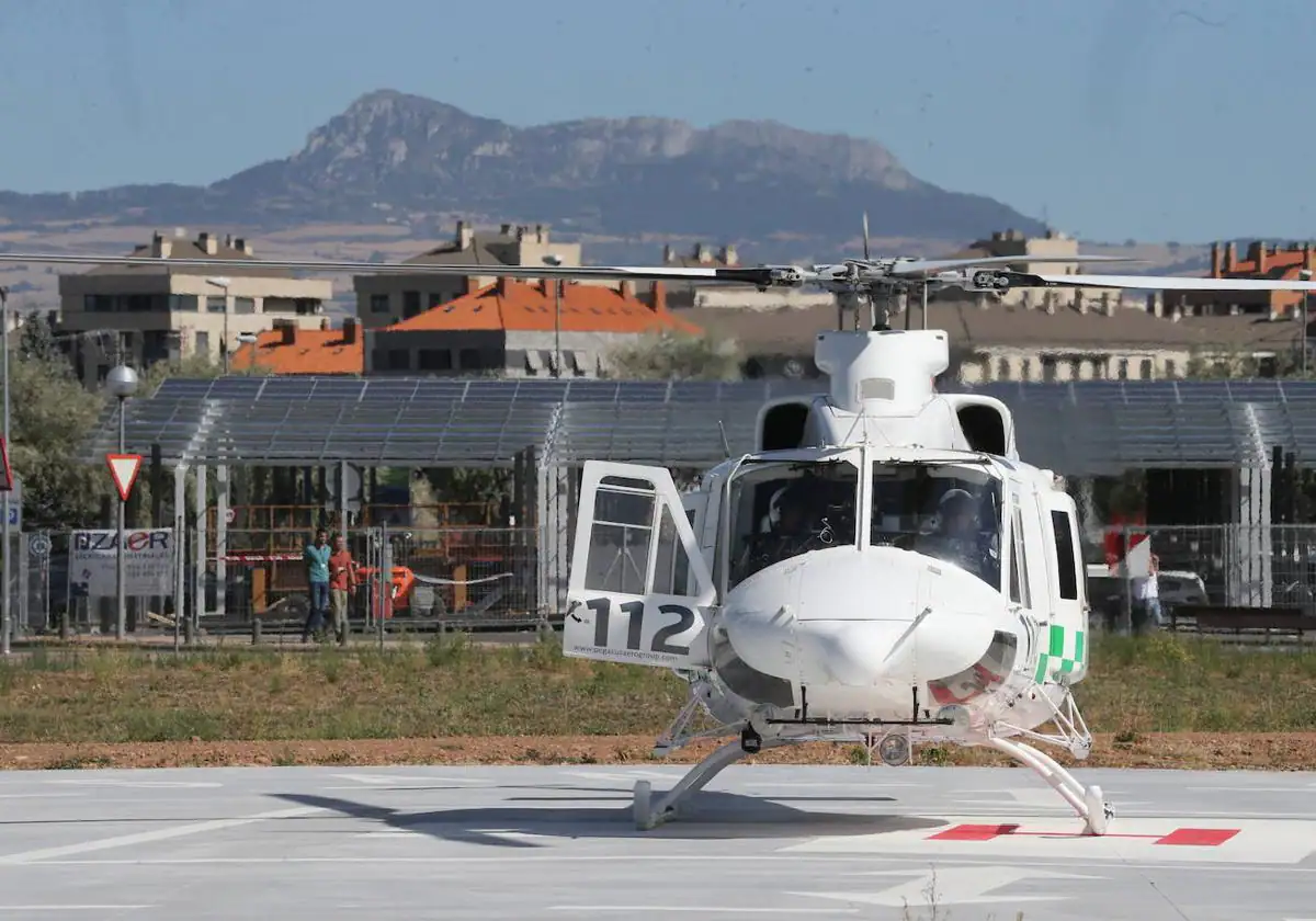 El helicóptero medicalizado del SERIS traslada desde Cervera del Río Alhama a un varón tras sufrir un ictus
