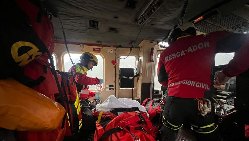 Herida una mujer de 54 años tras volcar su vehículo en Uznayo