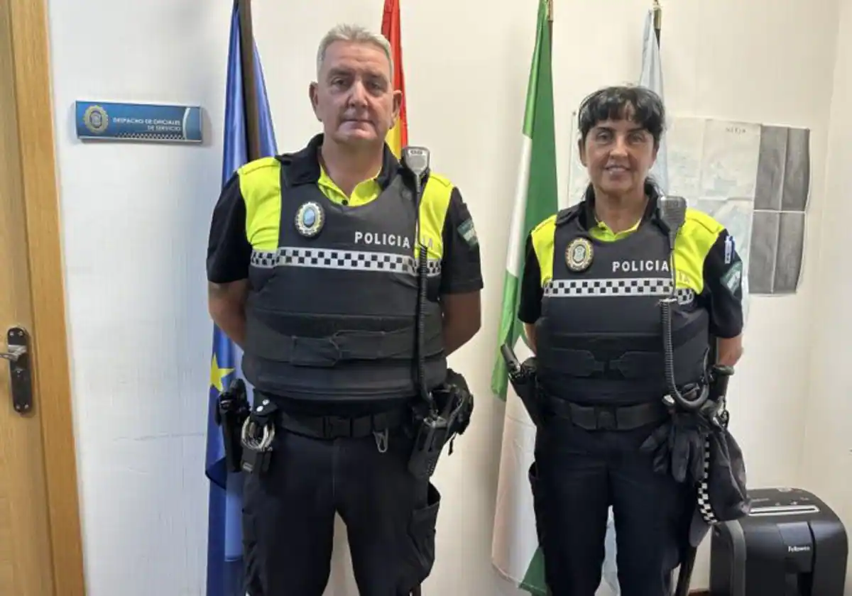 Salvan la vida a una joven que amenazaba con lanzarse desde el Balcón de Europa