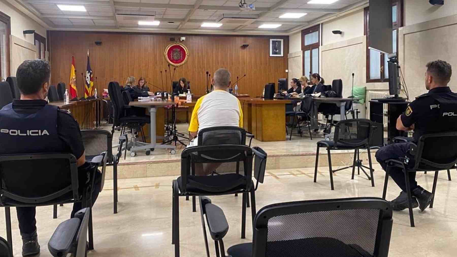 Acepta diez años de cárcel tras reconocer haber intentado asesinar a su tío a puñaladas en Mallorca