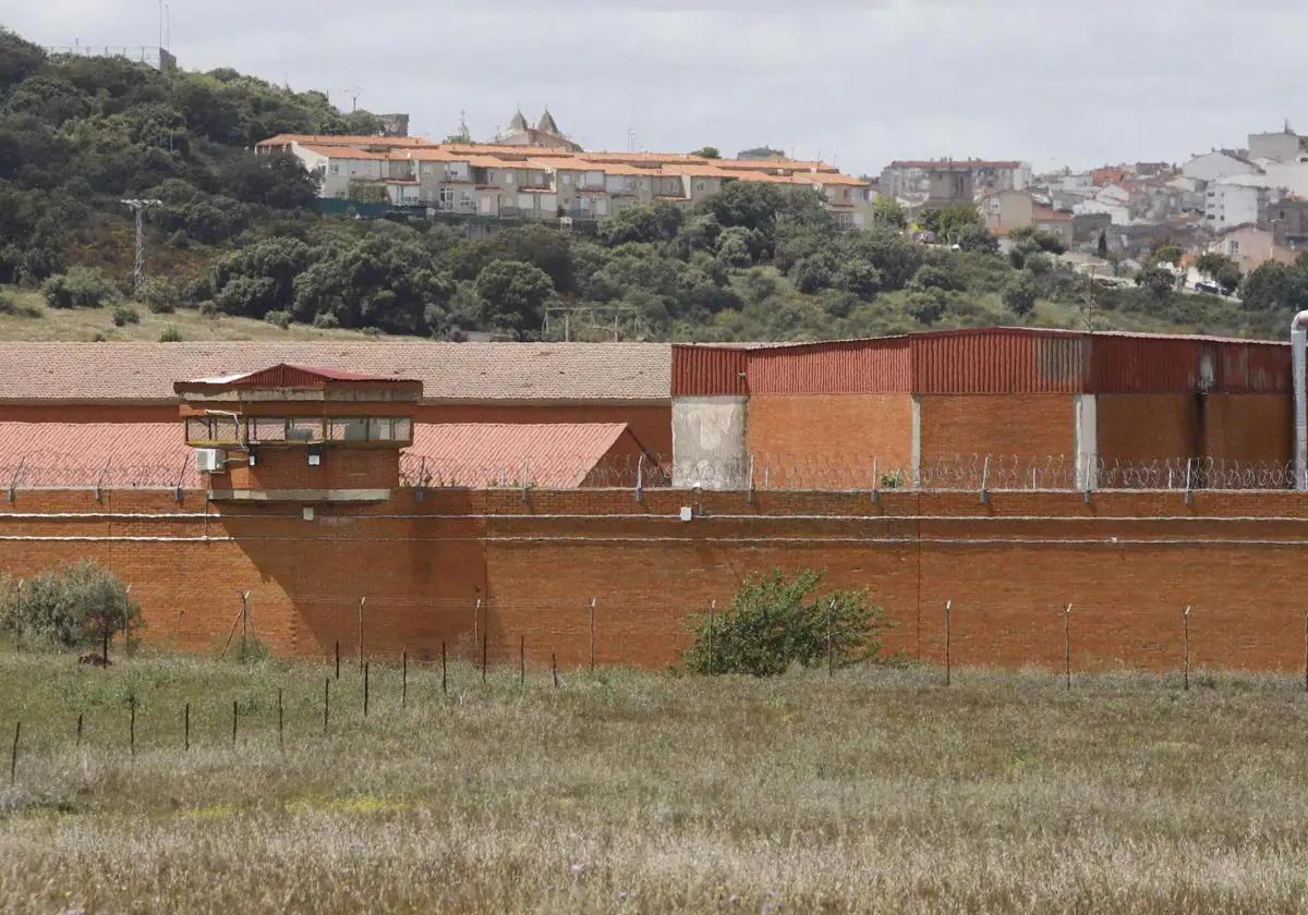 Ingresa en prisión tras ser detenido mientras robaba en un local de Cáceres