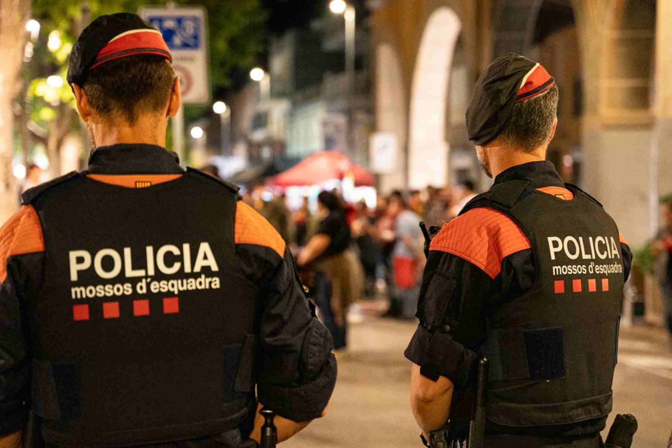 Asalta a una mujer desde una moto robada y la arrastra por el suelo para robarle el bolso: detenido