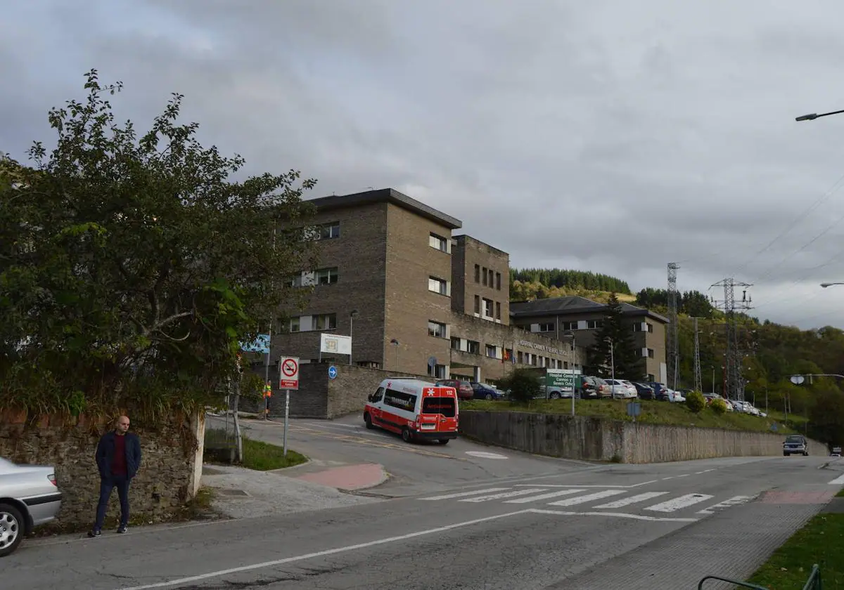 Hombre intoxicado por inhalación de humo en incendio de un piso en Tineo
