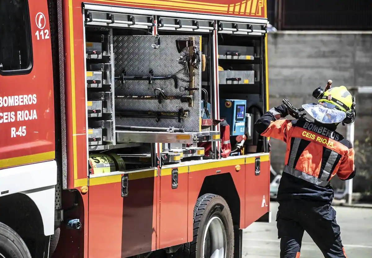 Dos incendios en Ribafrecha y Aldeanueva destruyen vehículos y maquinaria