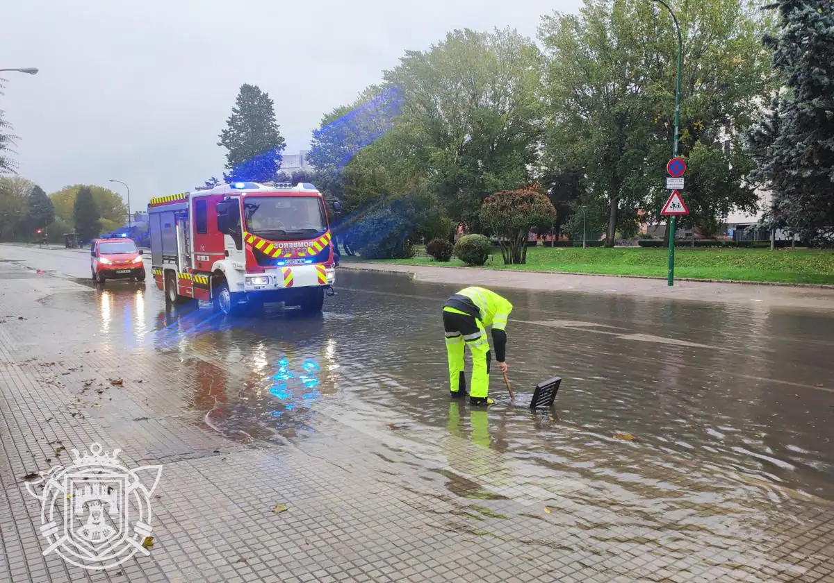 Sucesos Burgos: Los Bomberos intervienen balsas de agua causadas por las lluvias