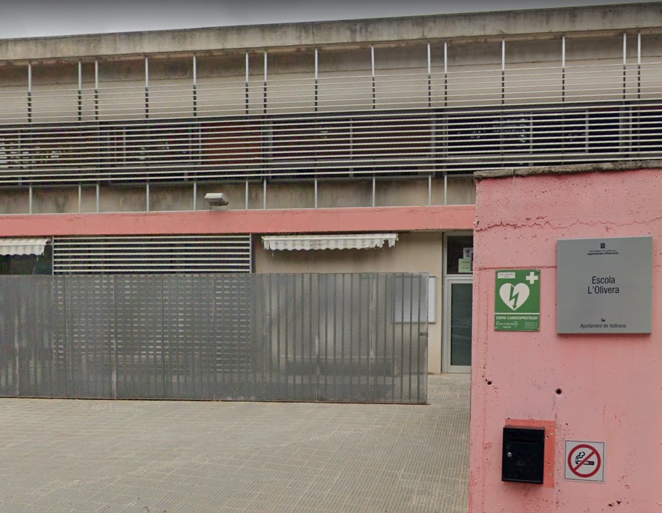 Investigan a dos monitoras del comedor por agresiones sexuales a niños en una escuela de Vallirana