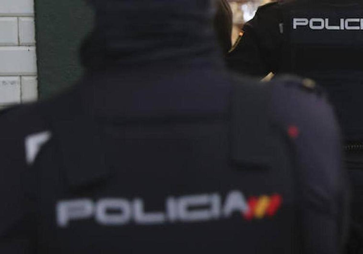 Abordan a un mujer en la calle en Gijón y le roban las joyas a con el timo del 'tocomocho'