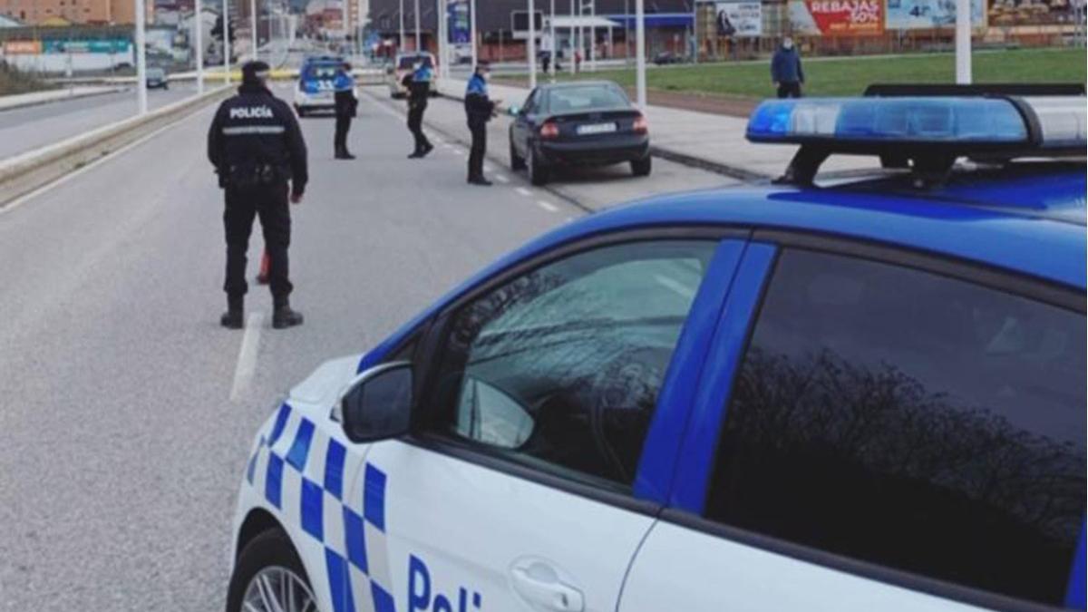 Foto de archivo de un control de la Policía Local de Ponferrada.