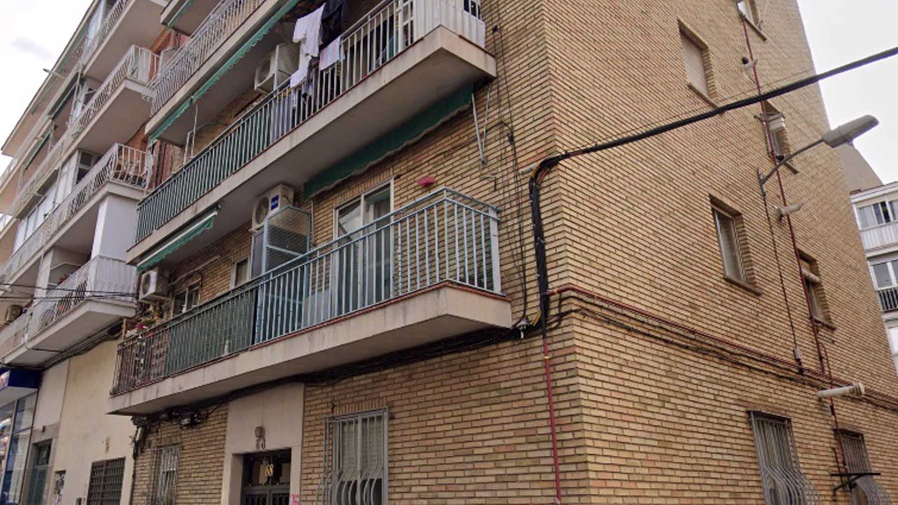 Herido grave un joven que cayó desde la fachada de su casa, a la que escaló tras olvidarse las llaves