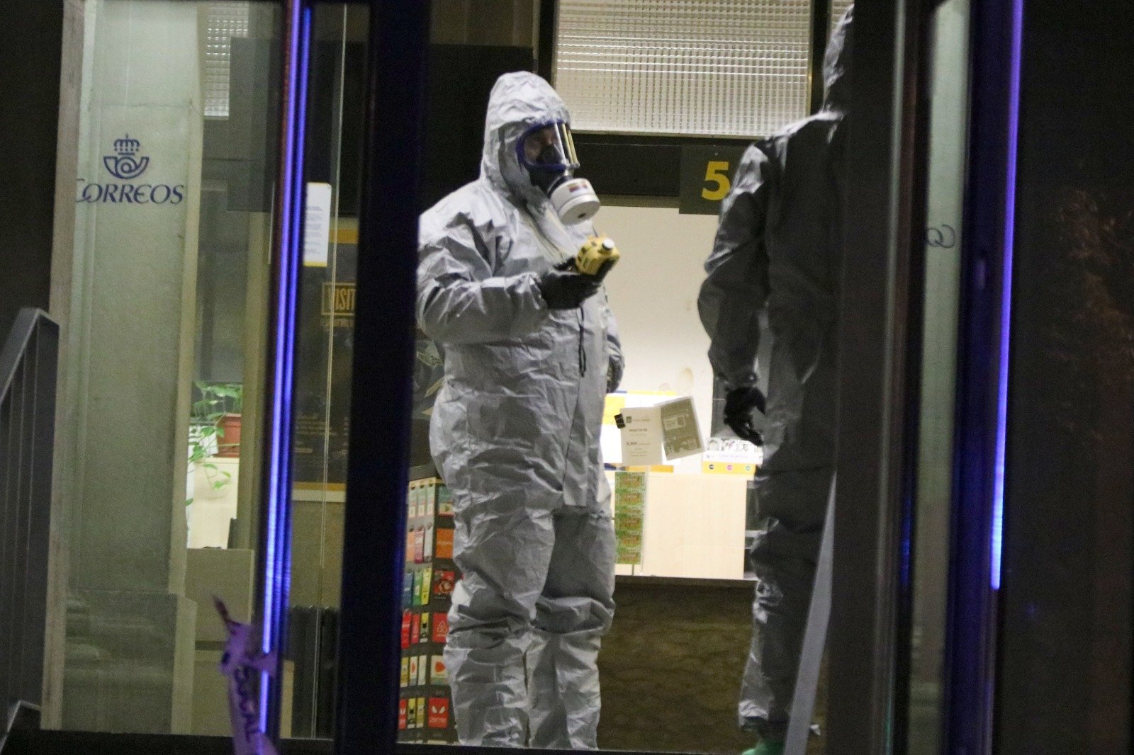 Identificados los jóvenes que tiraron gas pimienta en Correos y la hamburguesería de Girona provocando heridos