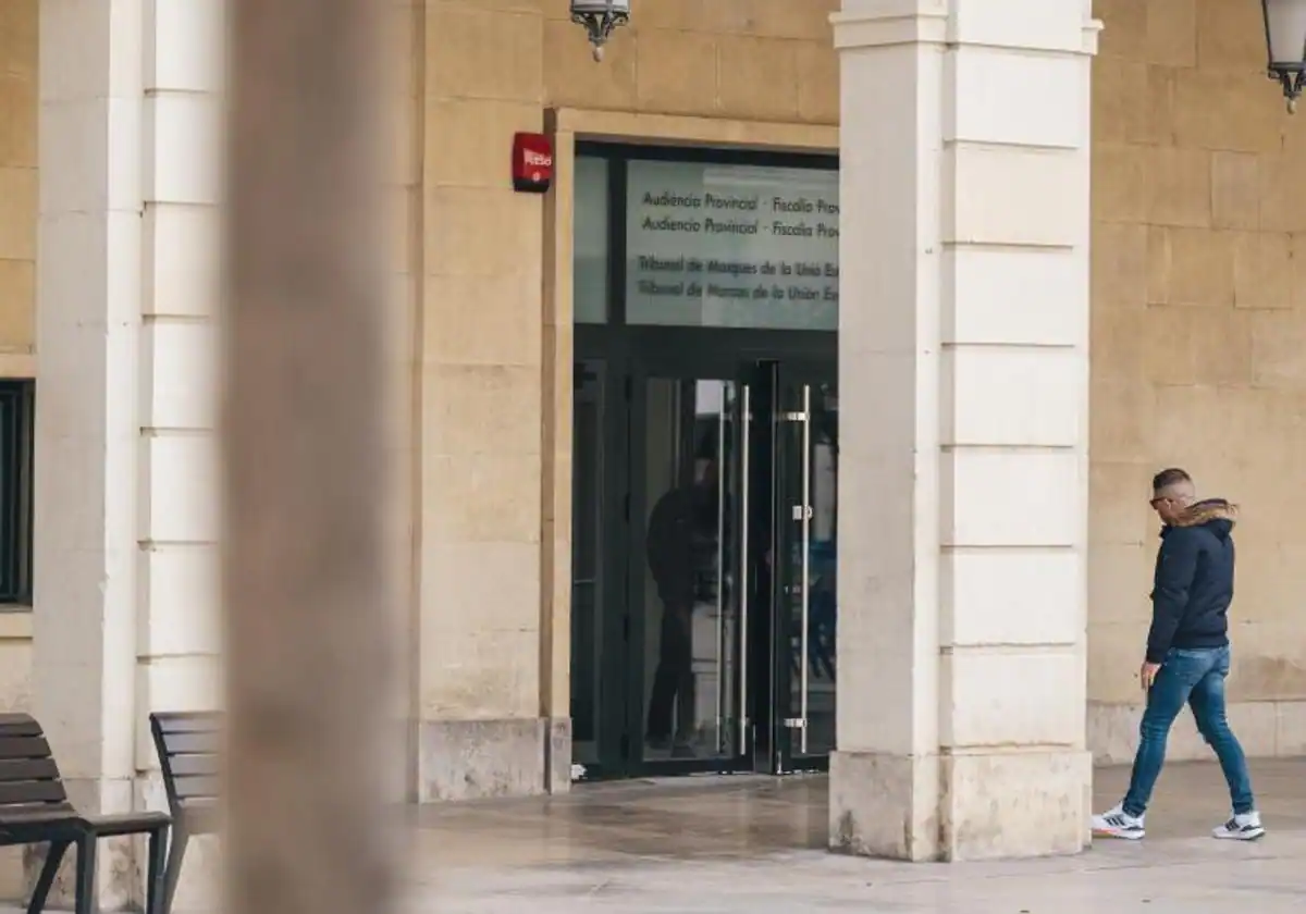 Piden tres años y medio de cárcel para la exalcaldesa y el exsecretario del PP en Monforte del Cid