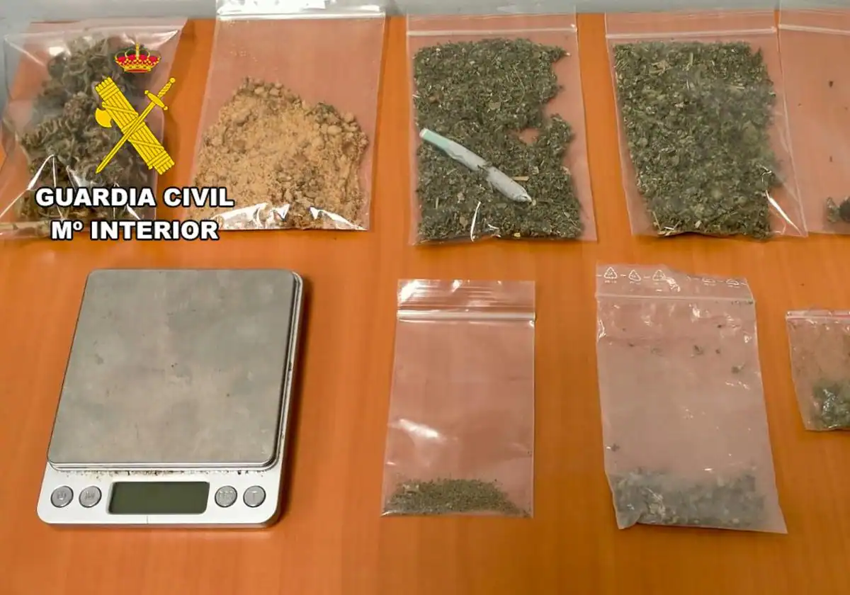 Sucesos Burgos: Le pillan transportando droga en una furgoneta sin matrícula y paragolpes