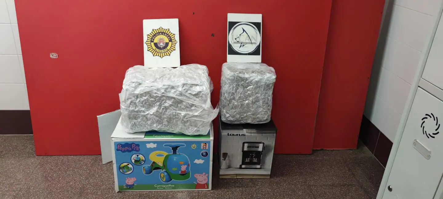 La Policía Local de Alicante intercepta 15 kilos de marihuana camuflados en un juego infantil y una cafetera