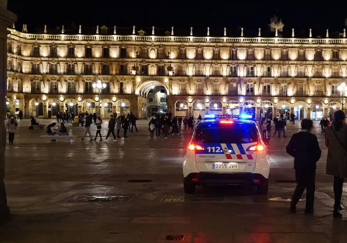Desalojadas 20 personas de una fiesta en un piso de Rector Tovar
